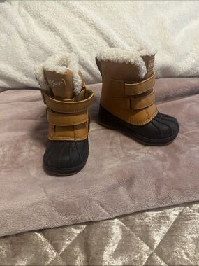 Cat & Jack Tan and Black Kids' Insulated Snow Boots